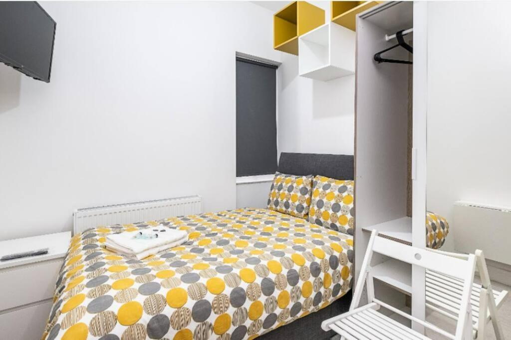 Boutique Modern Hotel Room For Two Near Tube And Bus Stations ロンドン エクステリア 写真