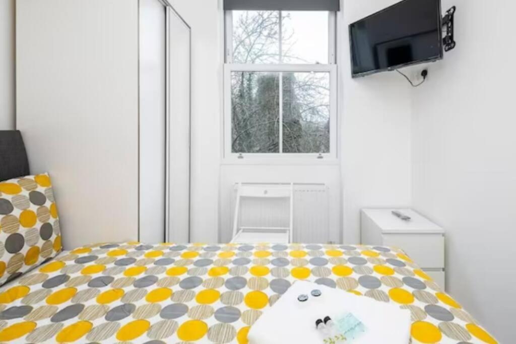 Boutique Modern Hotel Room For Two Near Tube And Bus Stations ロンドン エクステリア 写真
