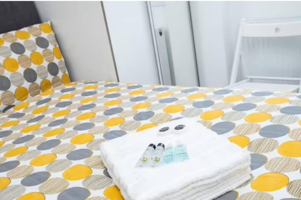 Boutique Modern Hotel Room For Two Near Tube And Bus Stations ロンドン エクステリア 写真