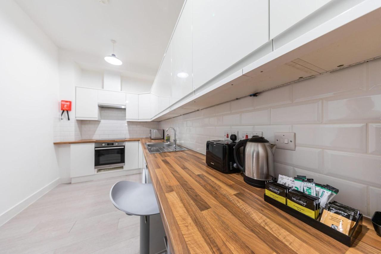 Boutique Modern Hotel Room For Two Near Tube And Bus Stations ロンドン エクステリア 写真
