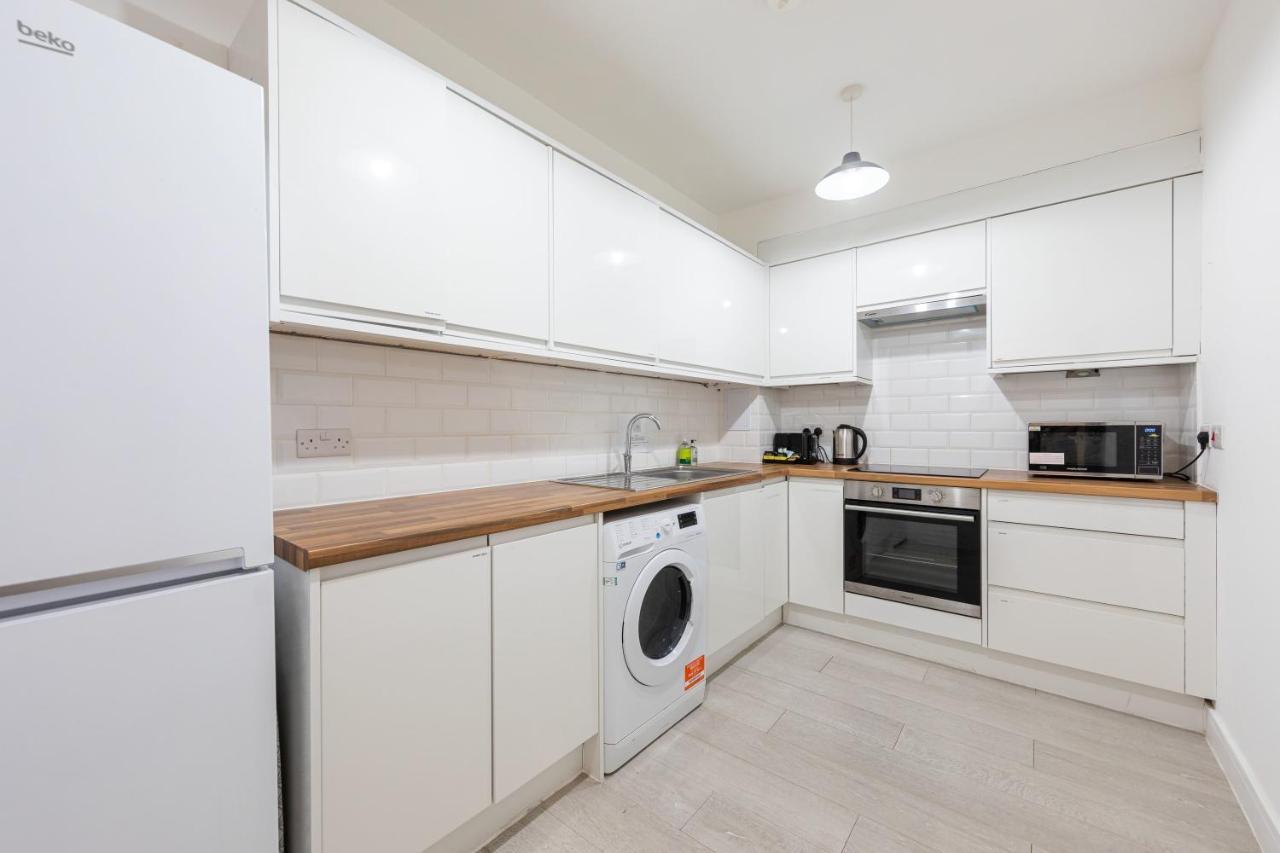 Boutique Modern Hotel Room For Two Near Tube And Bus Stations ロンドン エクステリア 写真